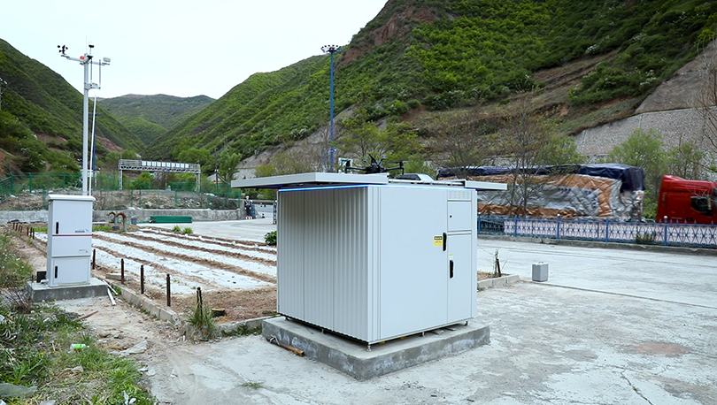 全自動飛行無人機戰疫情